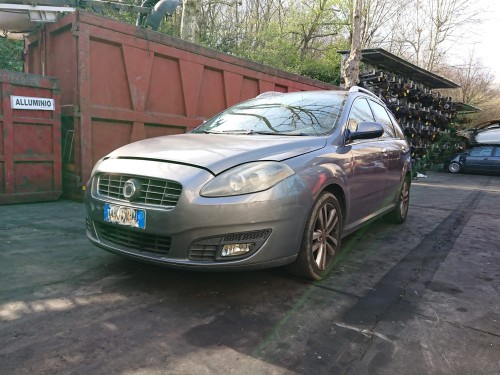 Fiat Croma II lift prz??d karoserii, maska, b??otniki, lampy, ch??odnice kolor 617
