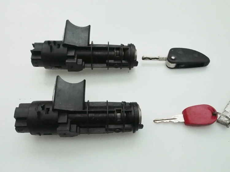 stacyjka Alfa 156 małe piny 2.jpg