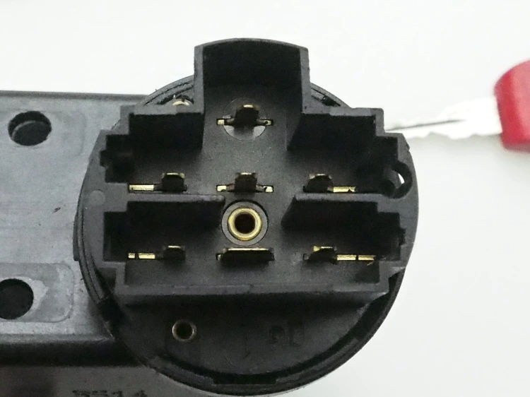 stacyjka Alfa 156 małe piny 3.jpg