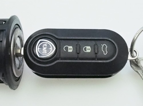 stacyjka Lancia Ypsilon 2011 2.jpg