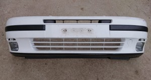 Zderzak przedni Fiat Punto jedynka 1994-1999 lakierowany z halogenami i szerokim wlotem
