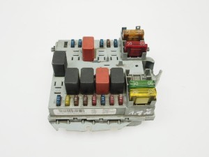 przednia skrzynka bezpieczników Fiat Stilo 1,8 16V nr: 46796536