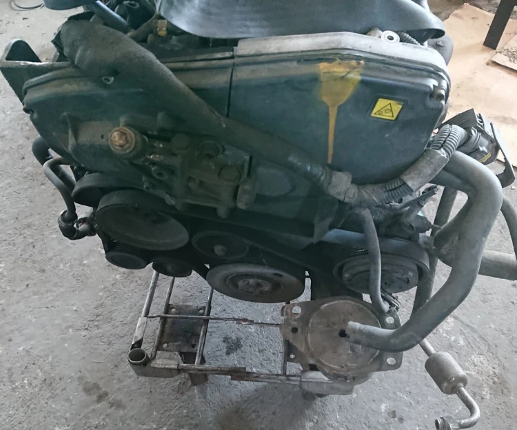 Alfa 147 silnik 1,9 16V 13.jpg