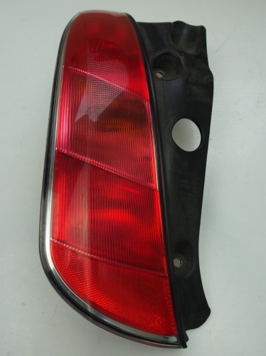 tylna lampa lancia 2005 l.jpg
