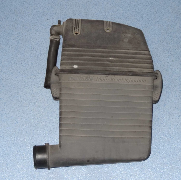 obudowa filtra powietrza Fiat Punto 1.2 75KM 1.JPG