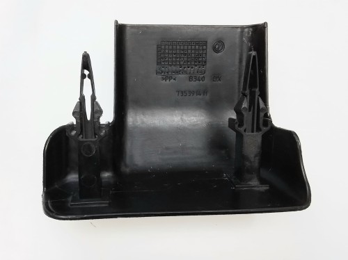 osłona  zaślepka wtyczki fotela prawa Fiat Grande Punto Alfa Mito 735391411