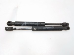 siłowniki, teleskopy, amortyzatorki klapy tył Alfa Romeo 159 60683933