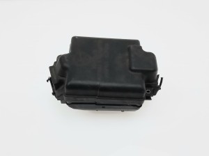 osłona, obudowa przedniej skrzynki bezpieczników Fiat Grande Punto Evo nr: 735471684 , 735471685