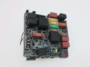 skrzynka bezpieczników Fiat Grande Punto Evo nr. kat. 51827977