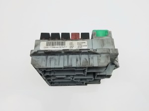 przednia skrzynka bezpieczników Fiat Bravo 2 nr: 51775686