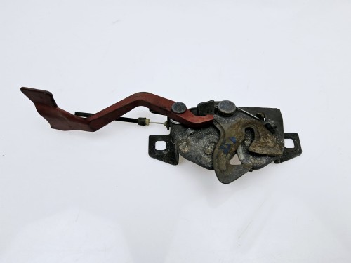 zamek  maski Alfa Romeo 156