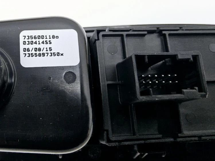 Lewy włącznik szyb i lusterek Fiat 500L