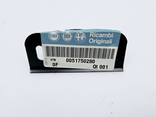 Zaczep zamka schowka  Fiat Grande Punto nowy 51750280