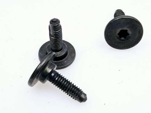 śruba  M6 zderzaka