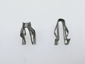 spinka metalowa do mocowania osłony półki tył Fiat Grande Punto 