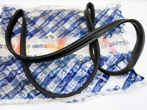 Uszczelka klapy bagażnika  Fiat Punto  Cabrio nowa oryginalna 46720245