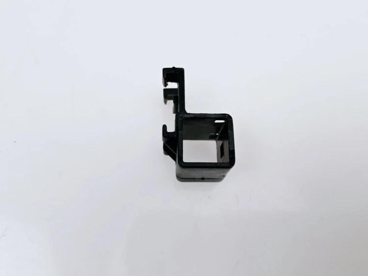 Wspornik skrzynki bezpieczników Fiat Uno   nowy oryginalny nr kat 7571007