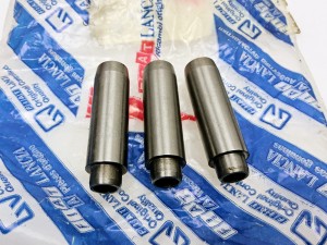 prowadnica zaworu 1,6 16V TS Alfa 147 nowa  46811582