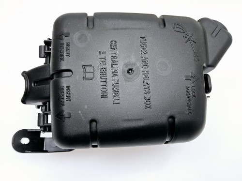 obudowa przedniej skrzynki bezpieczników Fiat Fiorino nowa 51791320 51791319