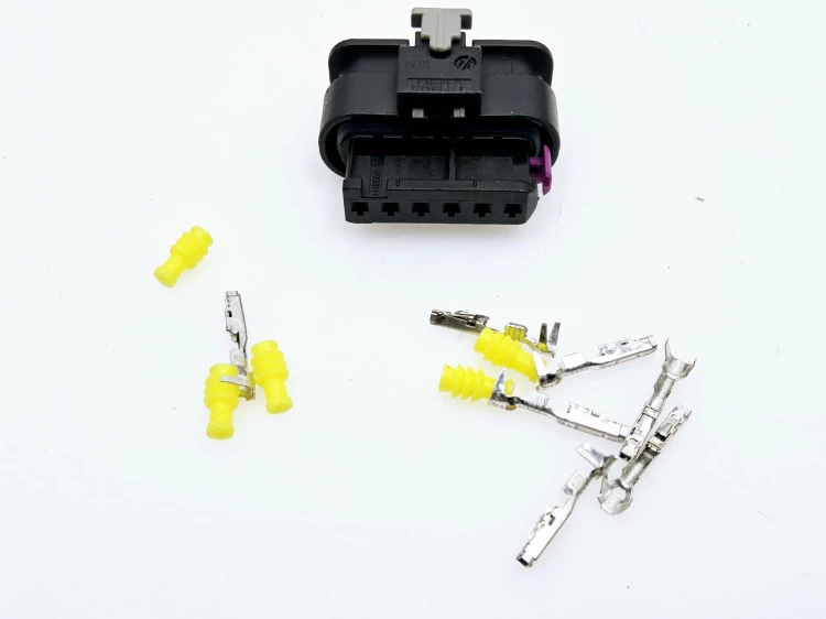 kostka z pinami tylnej lampy do Fiat Tipo sedan, 500L, 500X
