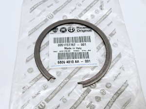  Pierścień zabezpieczający łożysko piasty Fiat Ducato nowa OE 51737767