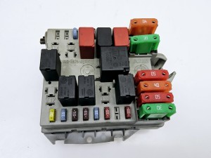 przednia skrzynka bezpieczników Alfa GT oraz 147  nr: 51742419