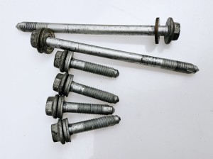 śruby kołyski  Alfa Romeo  156 147  komplet  