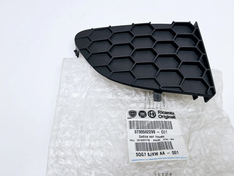 atrapka kratka zderzaka prawa Fiat Punto 2012 nowa 735502299