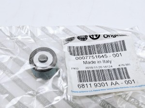 korek magnetyczny skrzyni biegów Fiat Alfa Lancia  nowy oryginalny 7751645