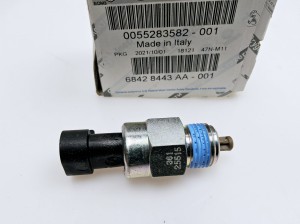 Włącznik świateł cofania Fiat Alfa Lancia  - nowy oryginalny nr 55283582