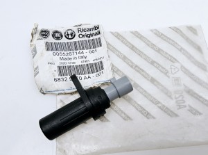 czujnik położenia wałka korbowego  Fiat Alfa Lancia nowy 55267144