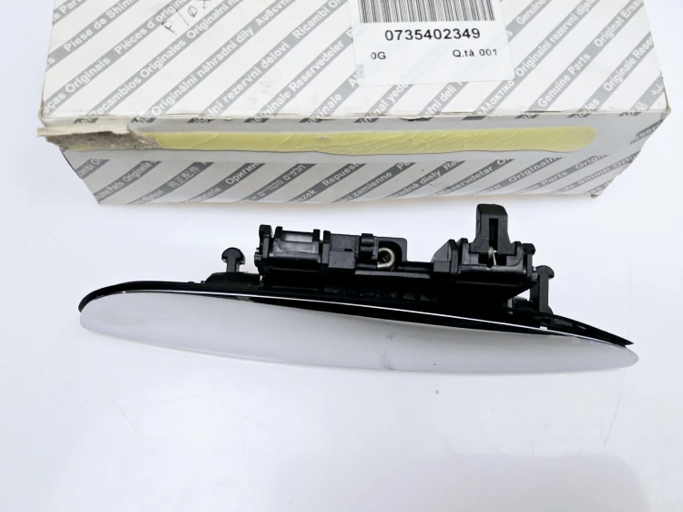 Klamka zewnętrzna prawa Fiat Croma nowy 735402349