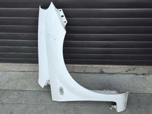 błotnik przedni prawy Fiat Grande Punto biały