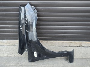 błotnik przedni prawy Fiat Grande Punto czarny metalik 891/B