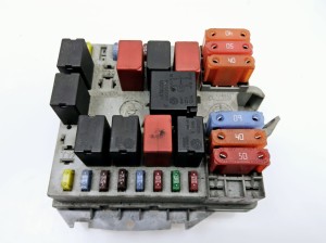 przednia skrzynka bezpieczników Alfa GT oraz 147 1,9 JTD nr: 51742420