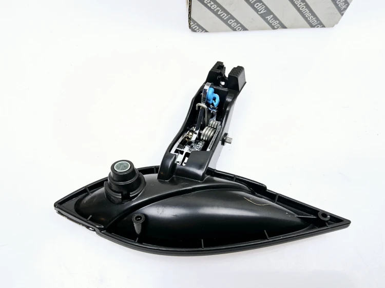 Klamka wewnętrzna prawa Fiat Croma  nowa  71745048