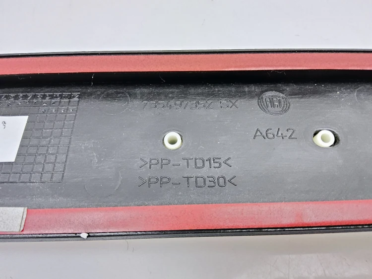Listwa ozdobna na błotnik  Fiat Punto Evo nowa  735533055