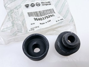 tuleja gumowa do mocowania  chłodnicy  klimatyzacji  Fiat  Scudo nowe 9640375280