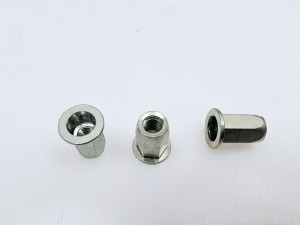 Nakrętka  nitonakrętka Fiat Alfa Lancia - nowa 15624411