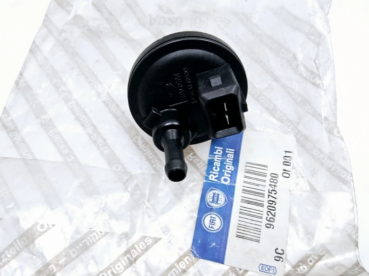 zawór wentylujący zbiornika paliwa  Fiat Scudo Ulysse  nowa 9620975480