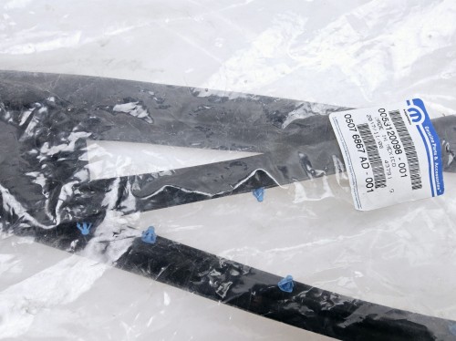 Uszczelka wewnętrzna drzwi Fiat Freemont  nowa oryginalna 05076867ad