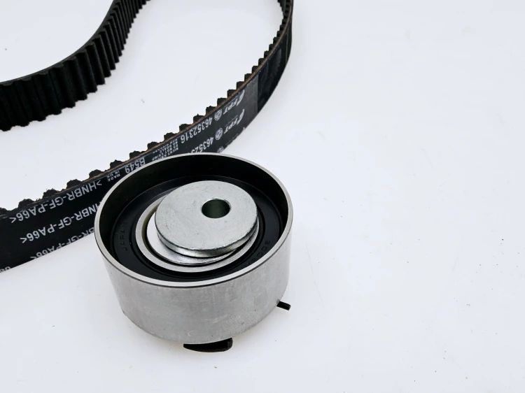 zestaw paska rozrządu Fiat Alfa 1,2 1,4  nowy oryginalny 71775900