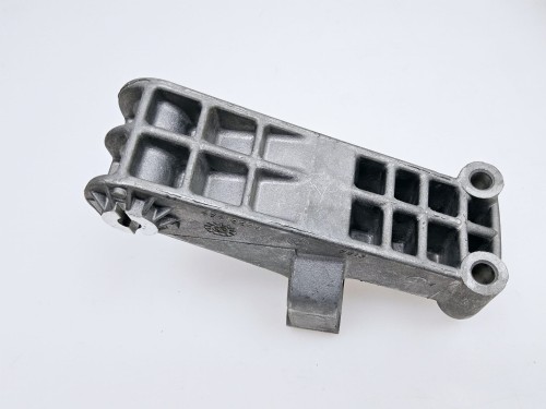 łapa mocowania skrzyni  Fiat Bravo Brava  nowy 46418273