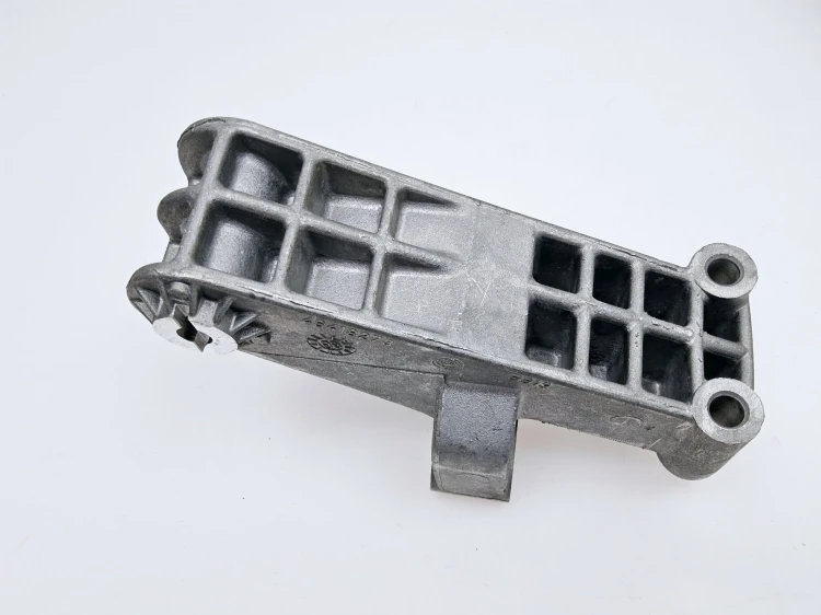 łapa mocowania skrzyni  Fiat Bravo Brava  nowy 46418273
