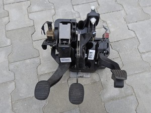 pedały  komplet pedałów  Lancia Delta III 3801920006   518646920