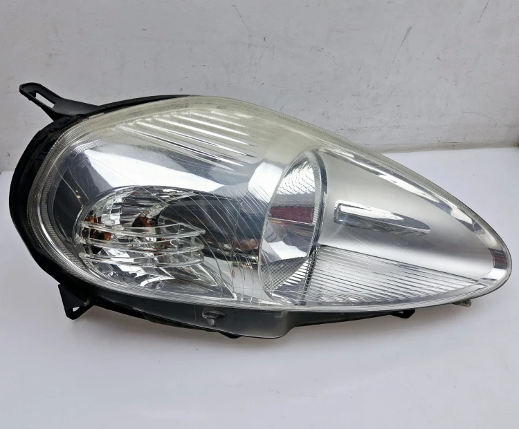 reflektor Fiat Grande Punto prawy