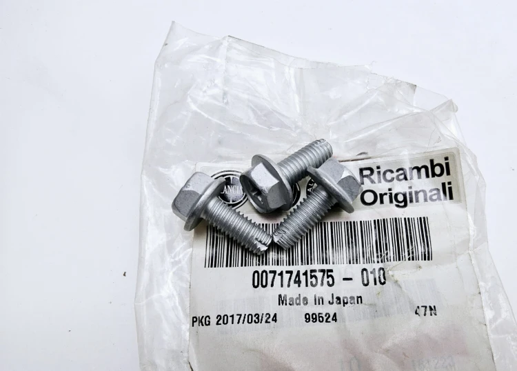 Śruba śruby Fiat Sedici- nowa 71741575
