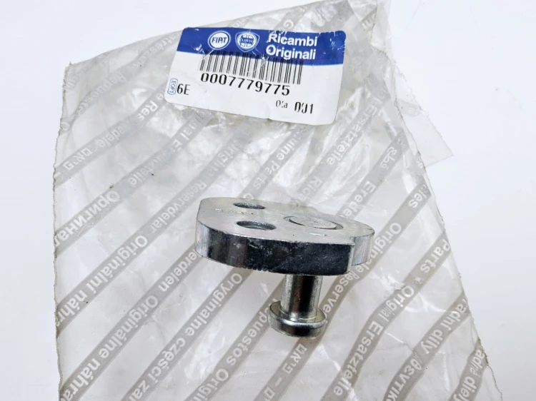 zaczep zamka drzwi Fiat Punto 1 nowa  7779775