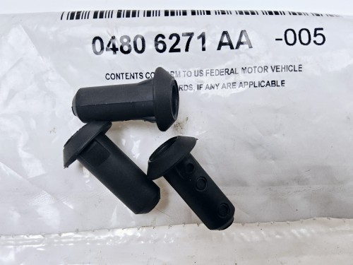 spinka uszczelka  Dodge Jeep   - nowa 04806271aa