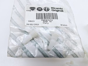 spinka przycisk mocowania szyby Alfa Lancia Fiat   - nowa 46436251